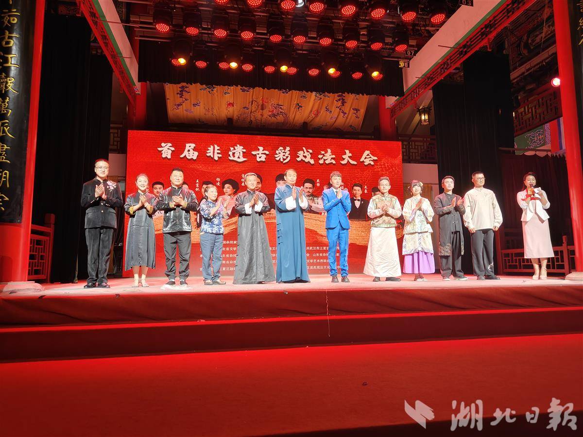 005 表演结束后，魔术师们合影。.jpg