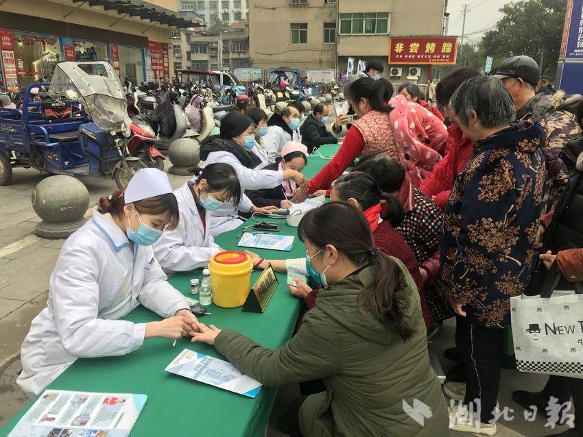 嘉鱼县康泰医院联合开展春季大型义诊活动 - 湖北日报新闻客户端