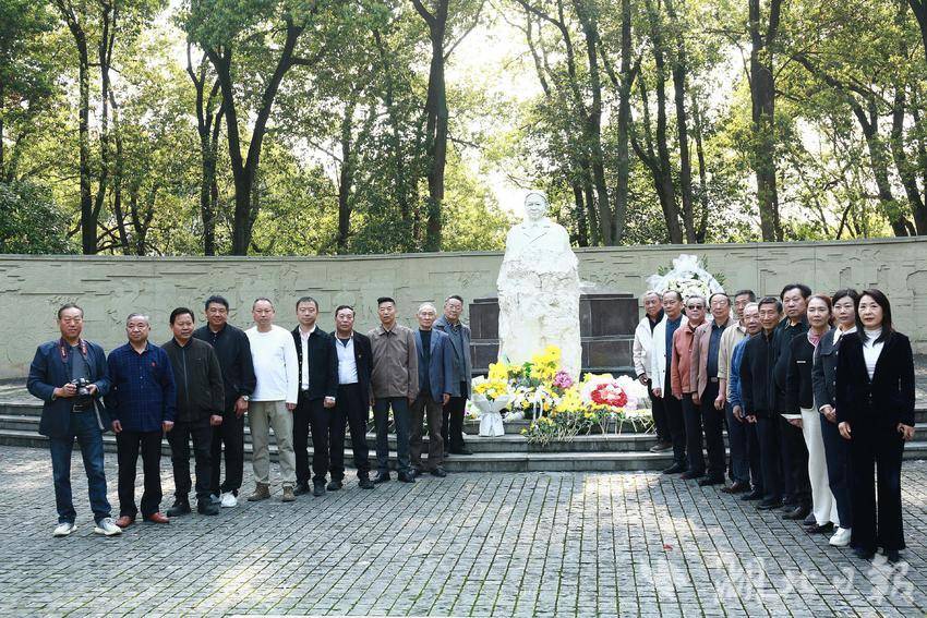 京山市清明祭拜革命老人张文秋 - 湖北日报新闻客户端