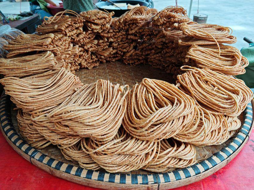 云梦：焦脆可口的传统美食“馓子” - 湖北日报新闻客户端
