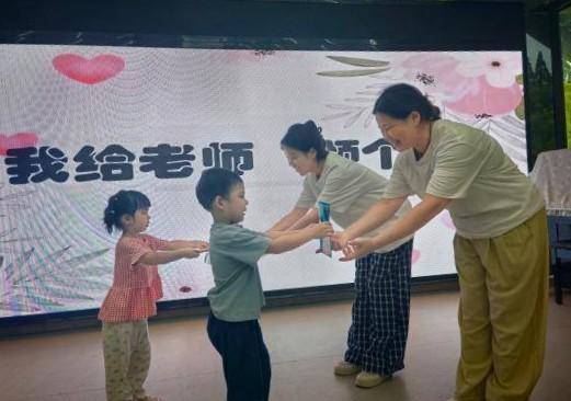 《叮！您的教师节限定款已到账——萌娃给老师‘颁个奖’》——青一幼红钢城园 通讯报道（戚丽萍、张芬）.docx