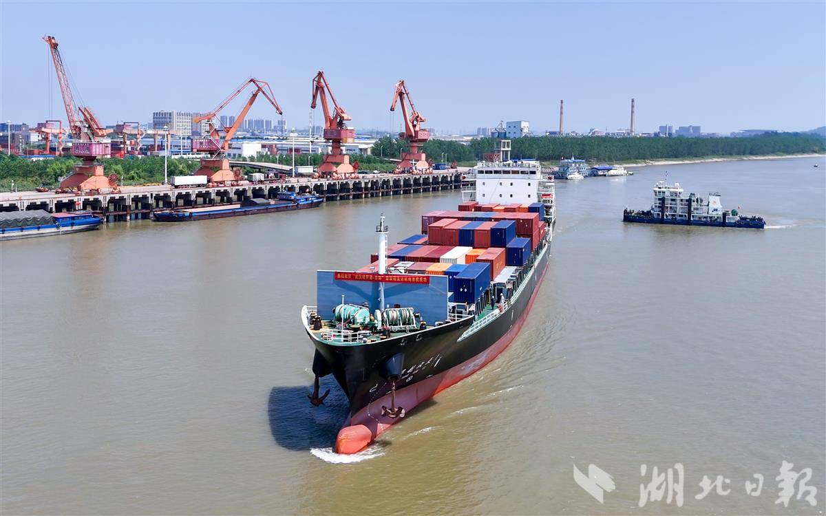 图五:7月19日,在武汉经开港,“车谷号”轮启航驶向日本名古屋港。.jpg 图五:7月19日,在武汉经开港,“车谷号”轮启航驶向日本名古屋港。.jpg