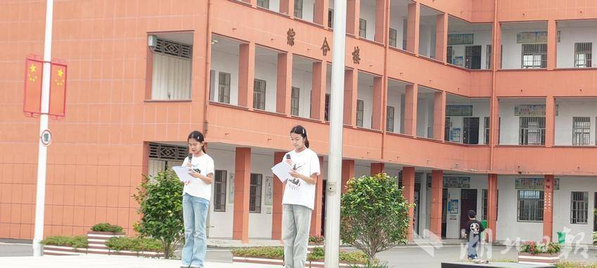 汉川市城隍中学多种活动庆双节