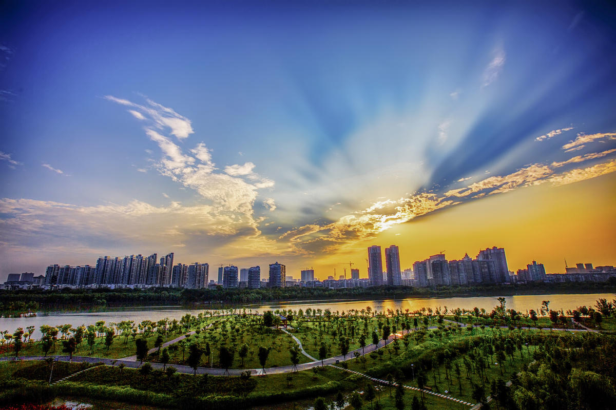 槐荫公园夕阳 - 湖北日报新闻客户端