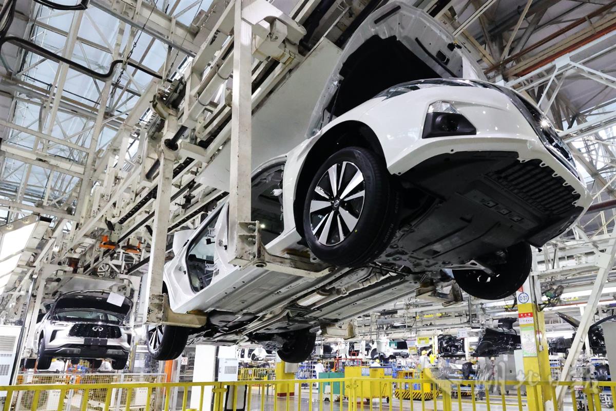 1月26日,襄阳高新区汽车工业园东风日产襄阳工厂生产线上,一辆辆汽车