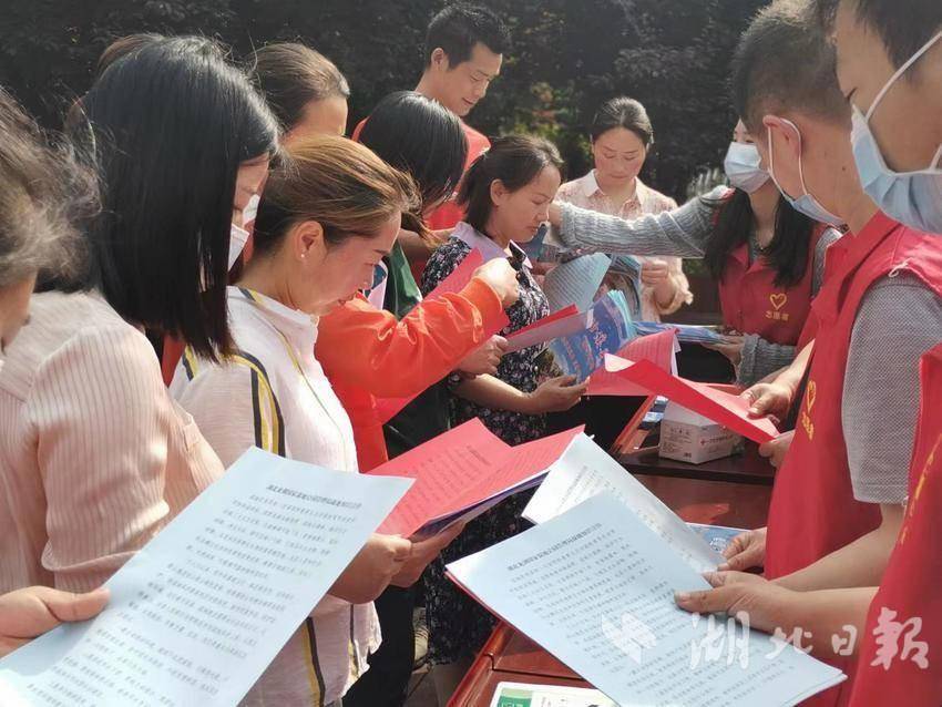 龙湖湿地管理局：强化科普宣教   共享绿色成果.doc