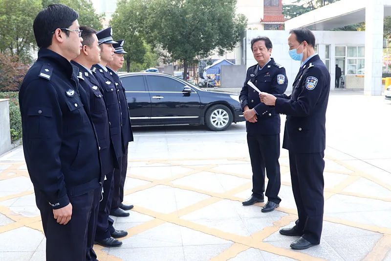 断卡行动丨首战告捷孝感市公安局领导送奖到基层