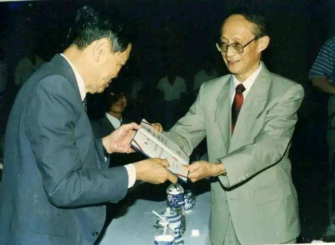 下载 (1).jpg