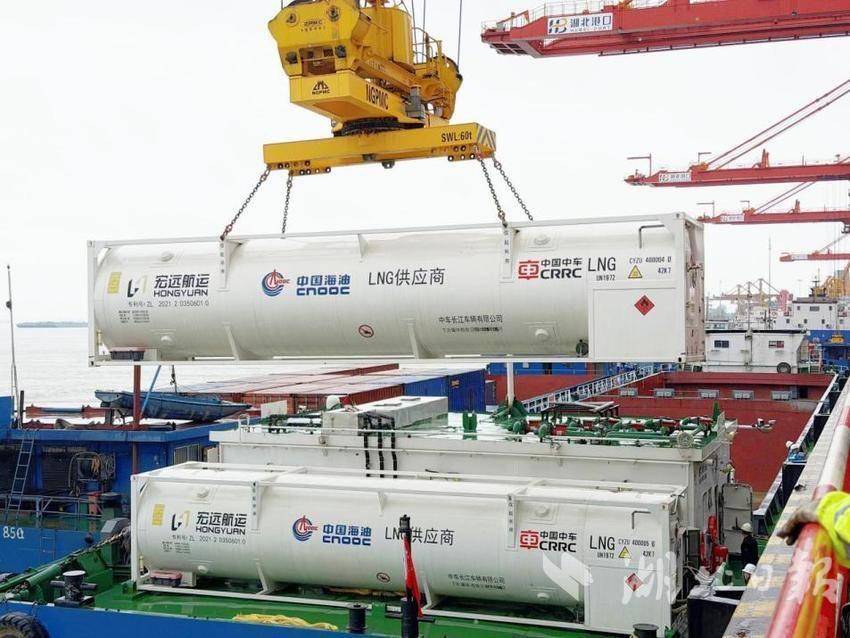 【新闻稿】换罐15分钟、续航4000公里  中车长江集团深冷装备亮相2025绿色能源发展大会1023.docx