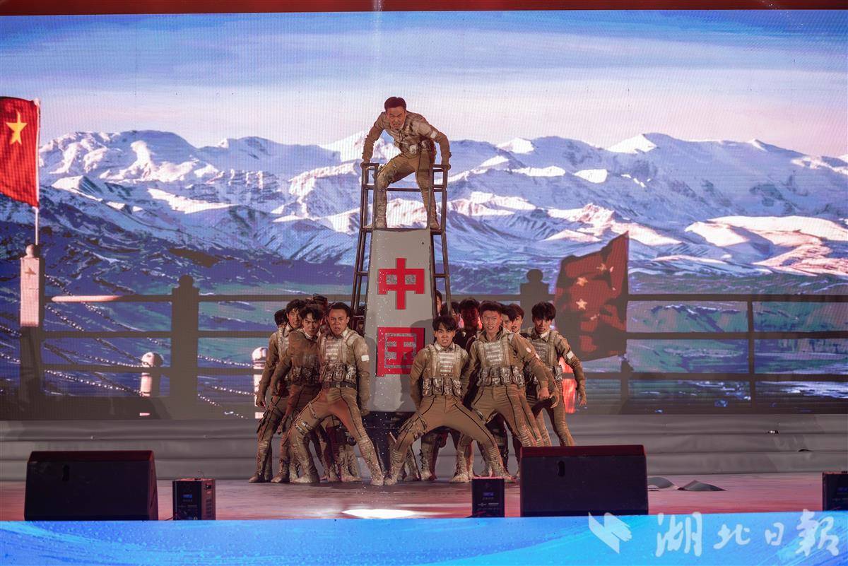 舞蹈《界碑》。伊木然 摄.jpg