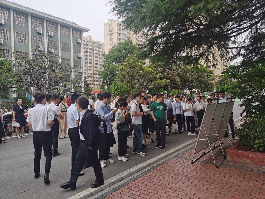 老河口人才市场的活力与挑战
