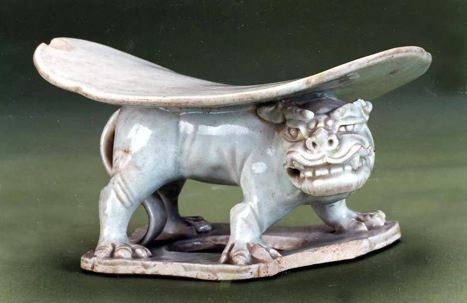 影青釉立虎枕 宋 武汉博物馆藏.jpg