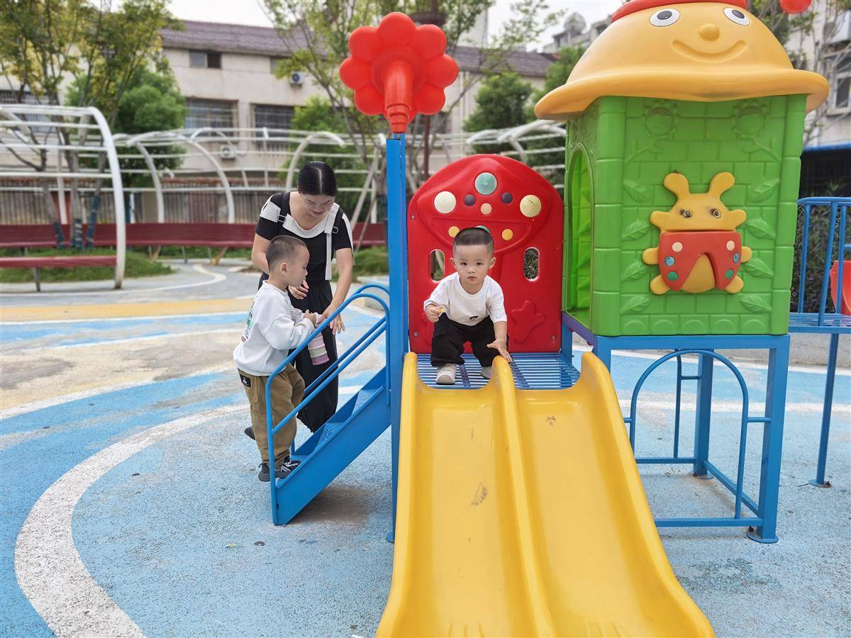 孝南区沙沟社区，“菜园”变公园，居民有了休闲好去处。（湖北日报全媒记者方桐 摄） (1).jpg