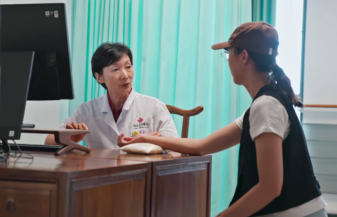 周仲瑜工作照 (6).jpg