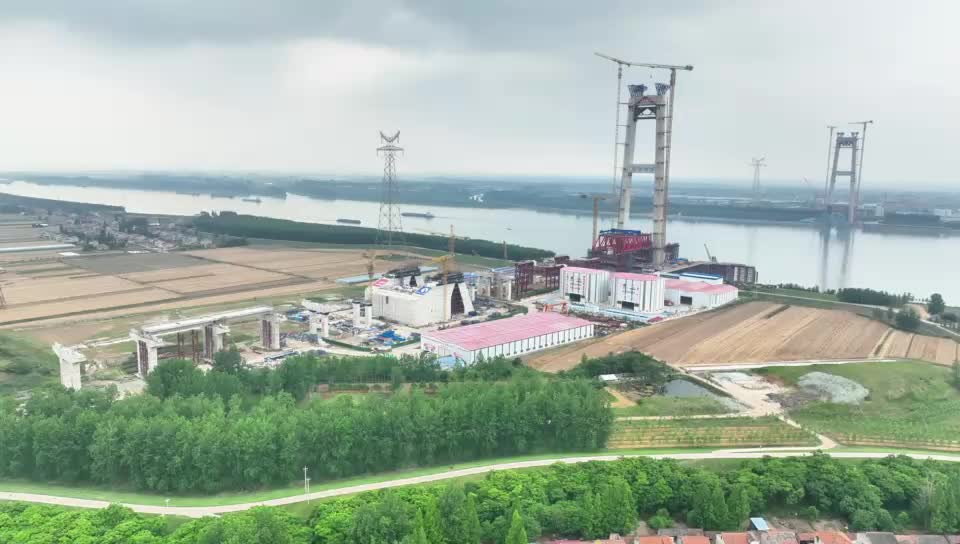 李埠长江公铁大桥巨型“秤砣”落定两岸