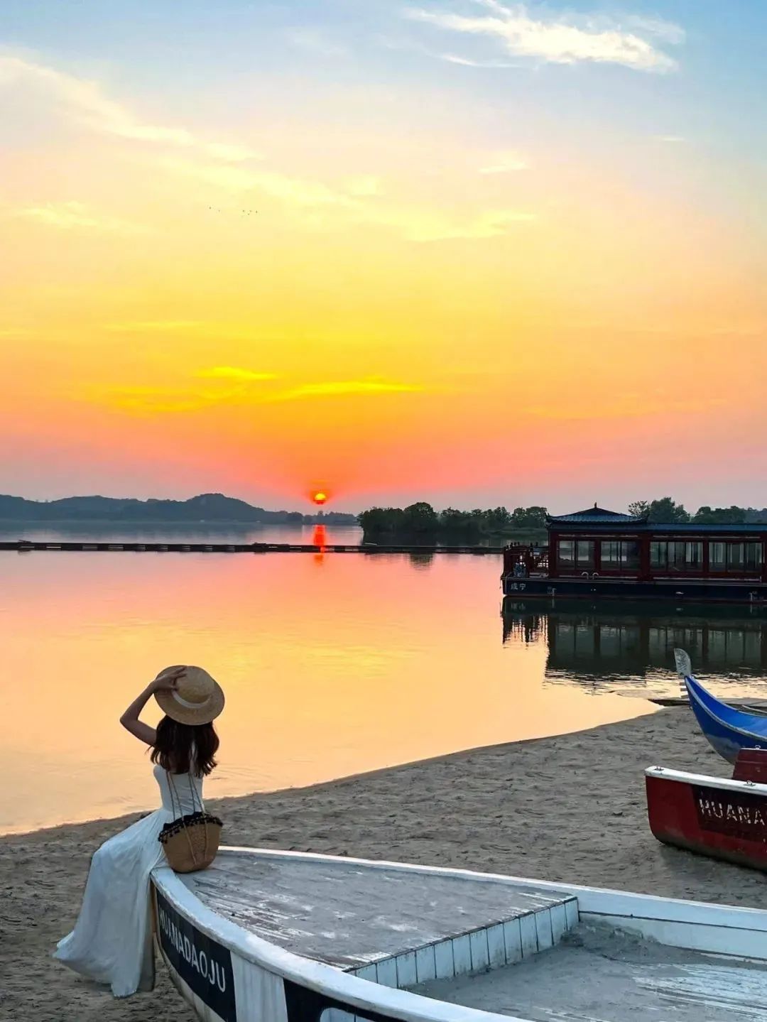 嘉鱼沙滩旅游景点图片