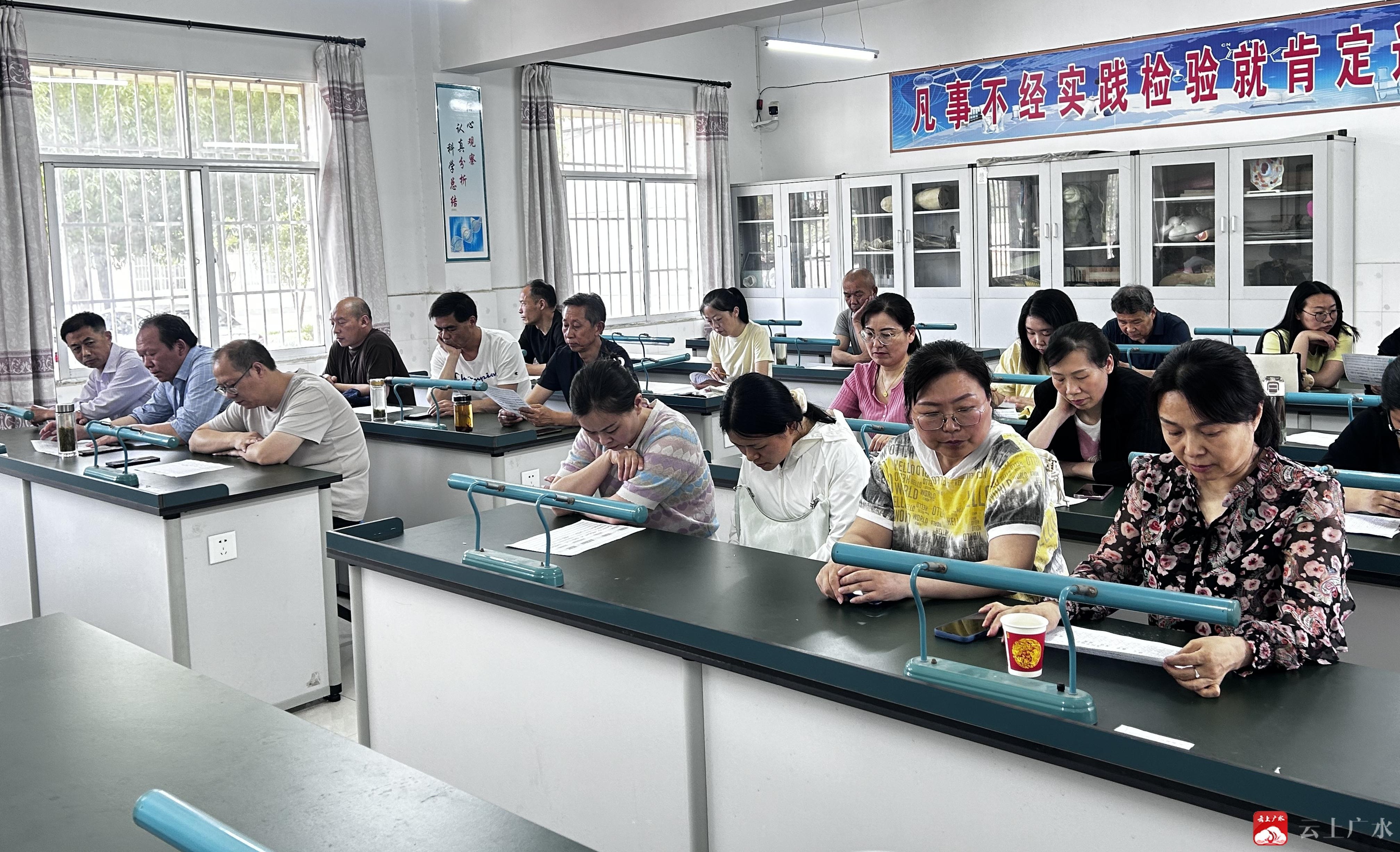—蔡河镇中心中学召开4月统考质量分析会