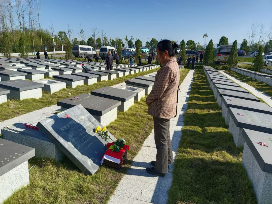 山河无恙英魂永在团陂镇首批零散烈士墓集中迁葬入园仪式圆满结束