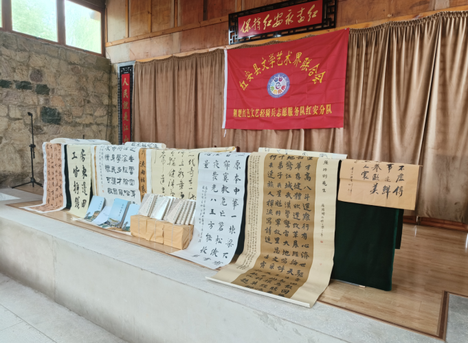 红安优秀文艺作品展示与捐赠活动在八里湾镇张培刚故居举行