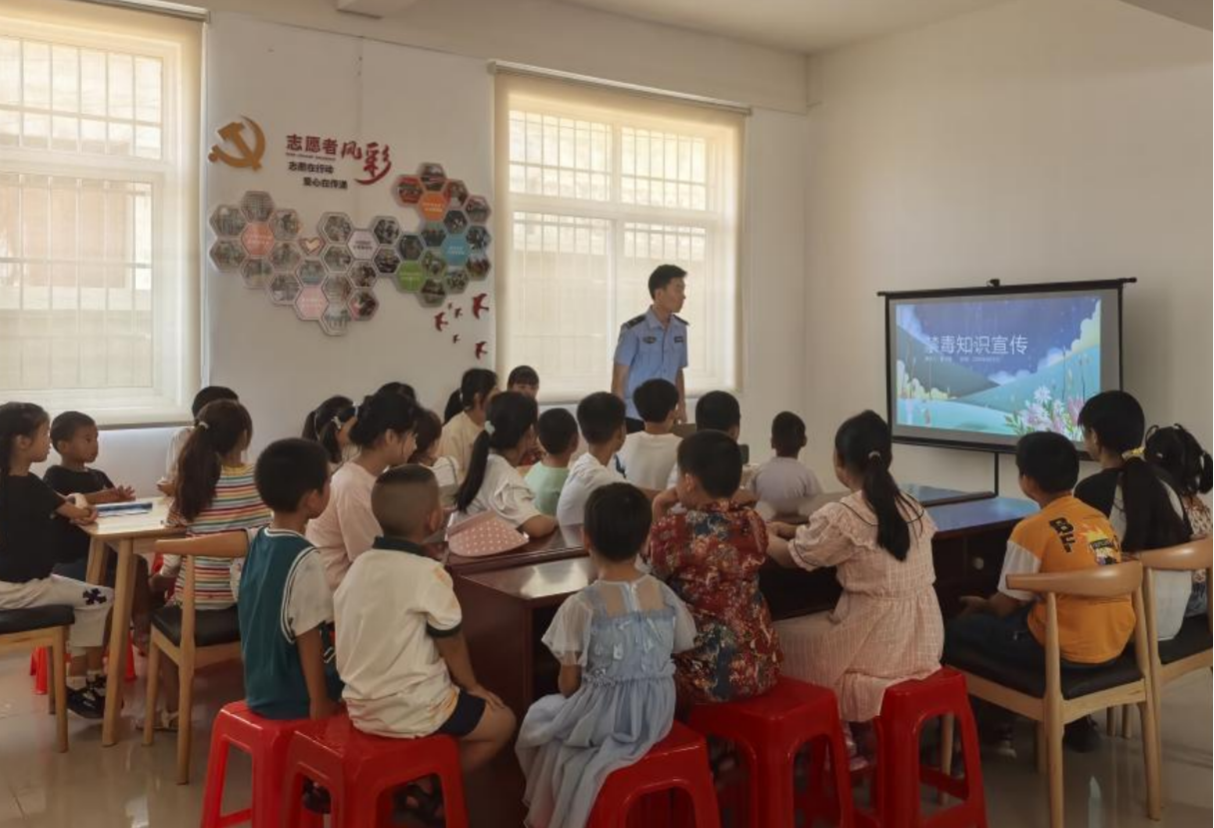 红安县华家河镇开展"童你相伴平安盛夏"关爱留守儿童活动