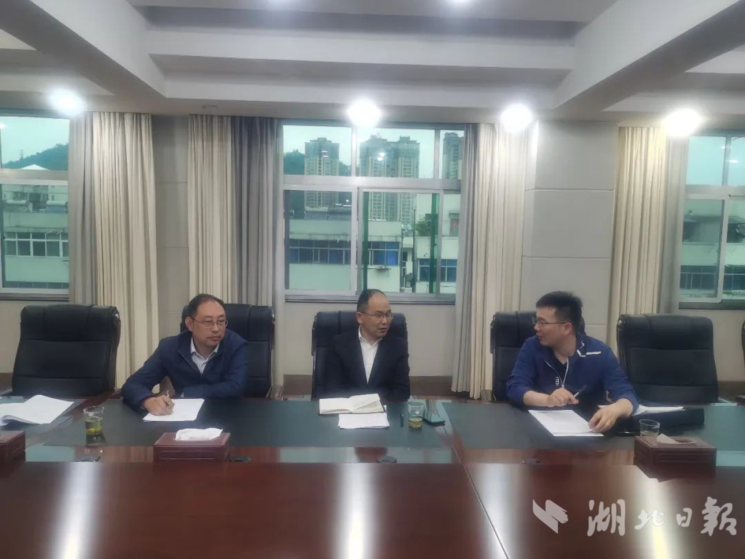 省经信厅副厅长周开斌来十堰经开区调研新型工业化产业示范基地建设情况 - 湖北日报新闻客户端