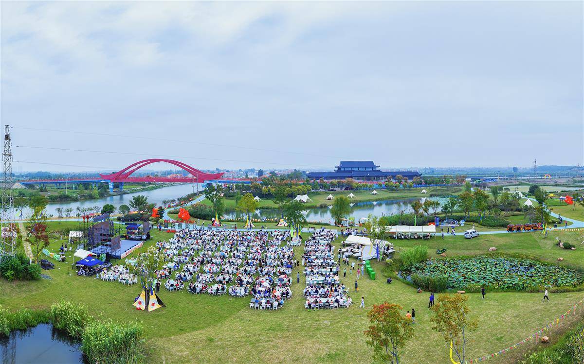 鄂州市梁子湖区首届梁子湖螃蟹文化节于2025年国庆节盛大开启，历时三天。.jpg