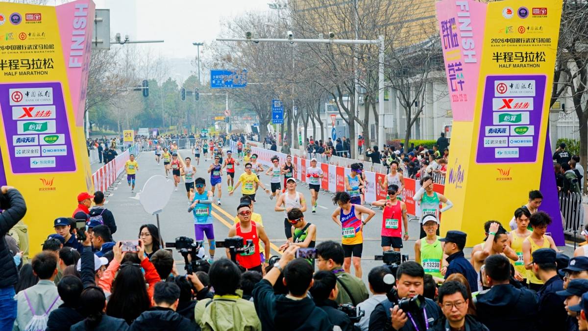 2026武汉马拉松现场的速度与激情.jpg