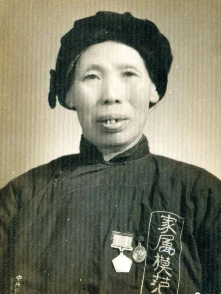 大妈.jpg