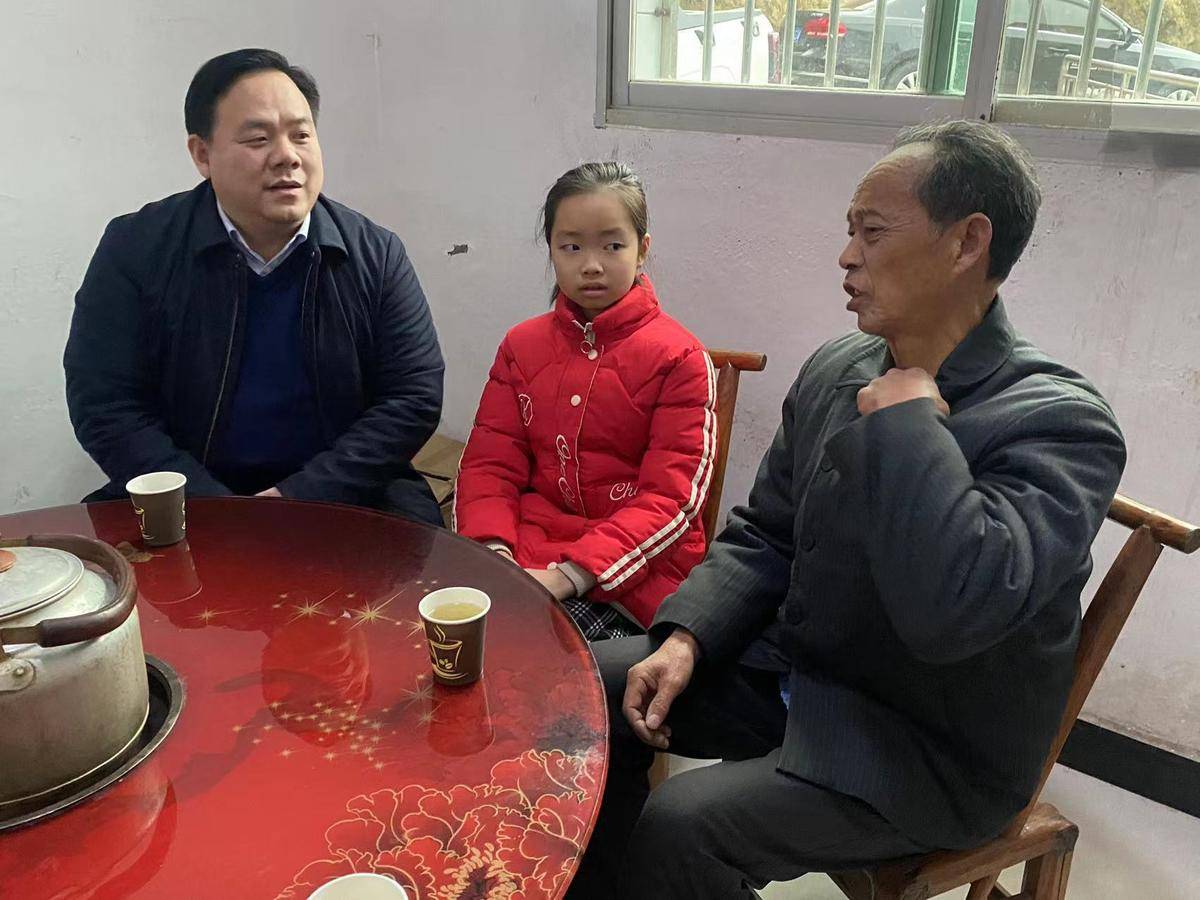 宜昌市夷陵区委常委组织部长贺笑容正月十五走穷亲