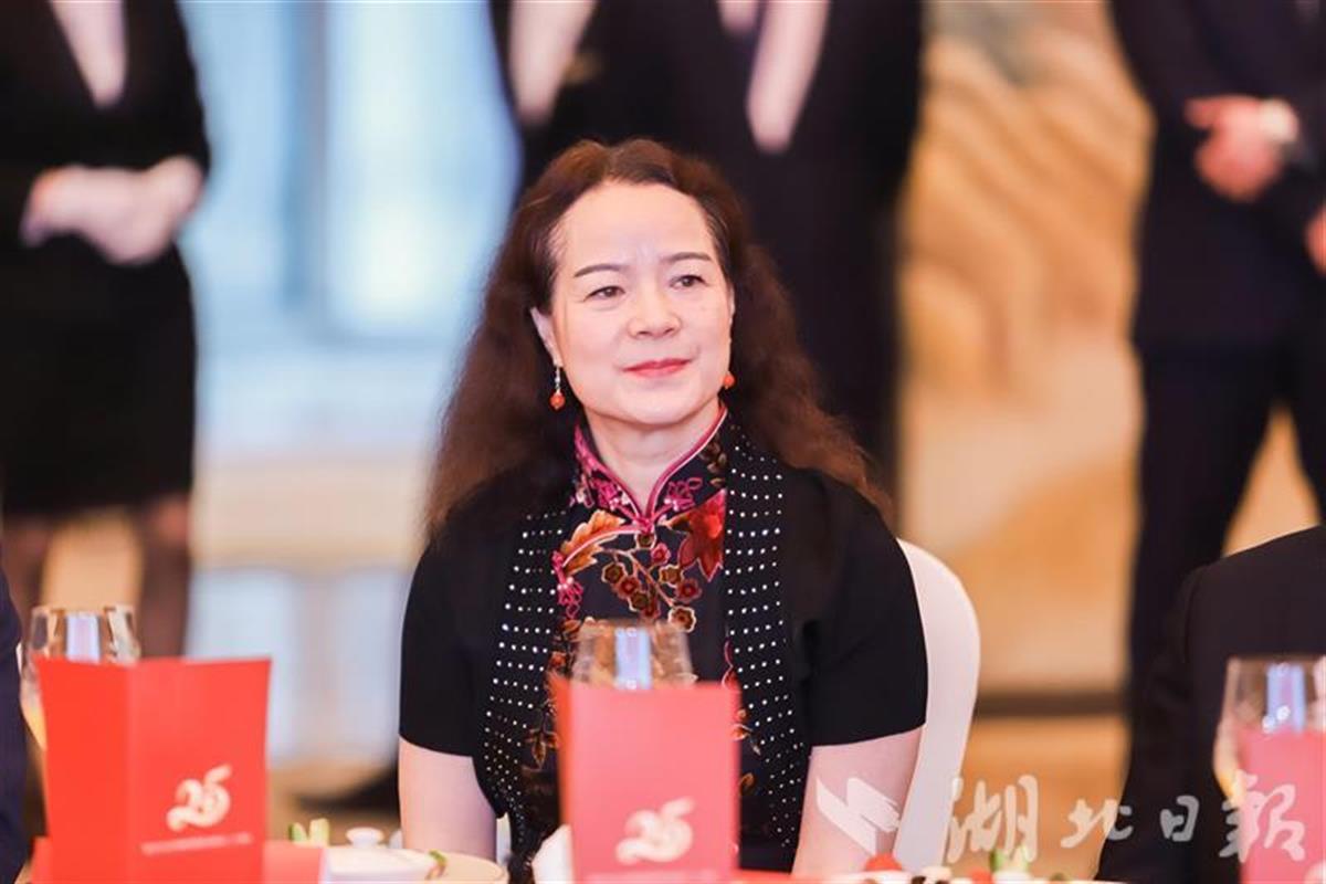 湖北日报讯(记者曹雯,通讯员祁琳)7月7日晚,庆祝香港特别行政区成立25