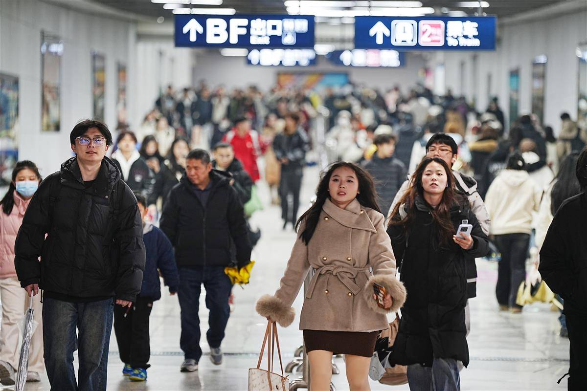 Wuhan Metro Ridership Hits New High and Analysis of A-Shares Public Transport and Infrastructure Sectors in 2025