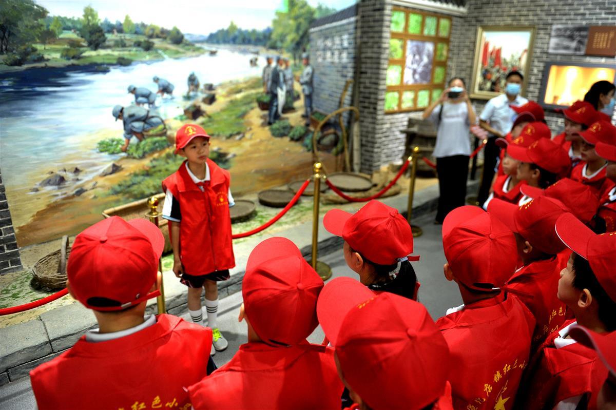 我要向您介绍这样一支勇敢的队伍……"6月16日,大悟县中原突围纪念馆