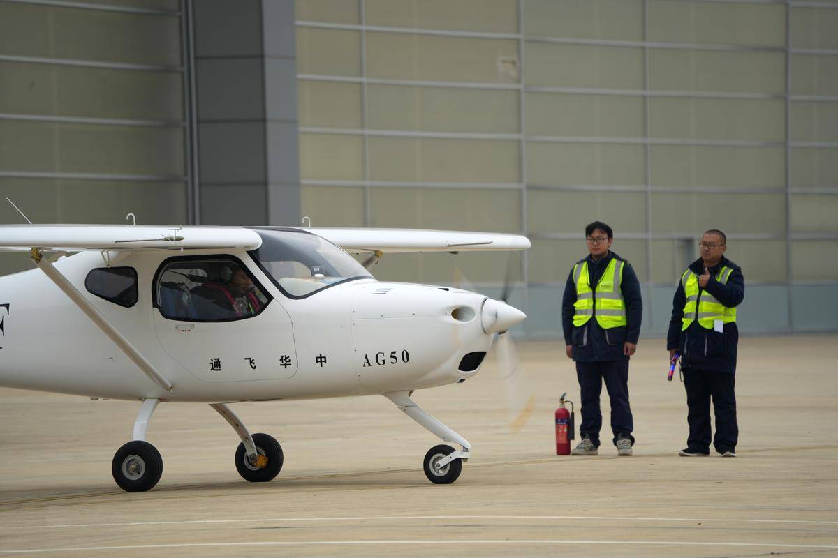 "领雁"ag50轻型运动飞机改进型成功首飞
