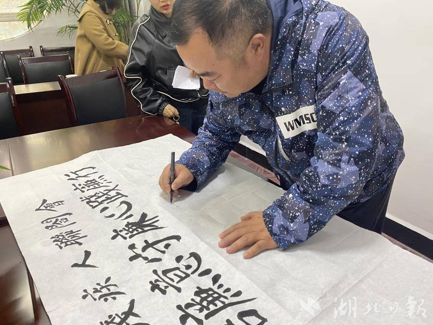 来凤县残联开展以“书香作伴·廉润初心”为主题的清廉读书分享会活动 - 湖北日报新闻客户端