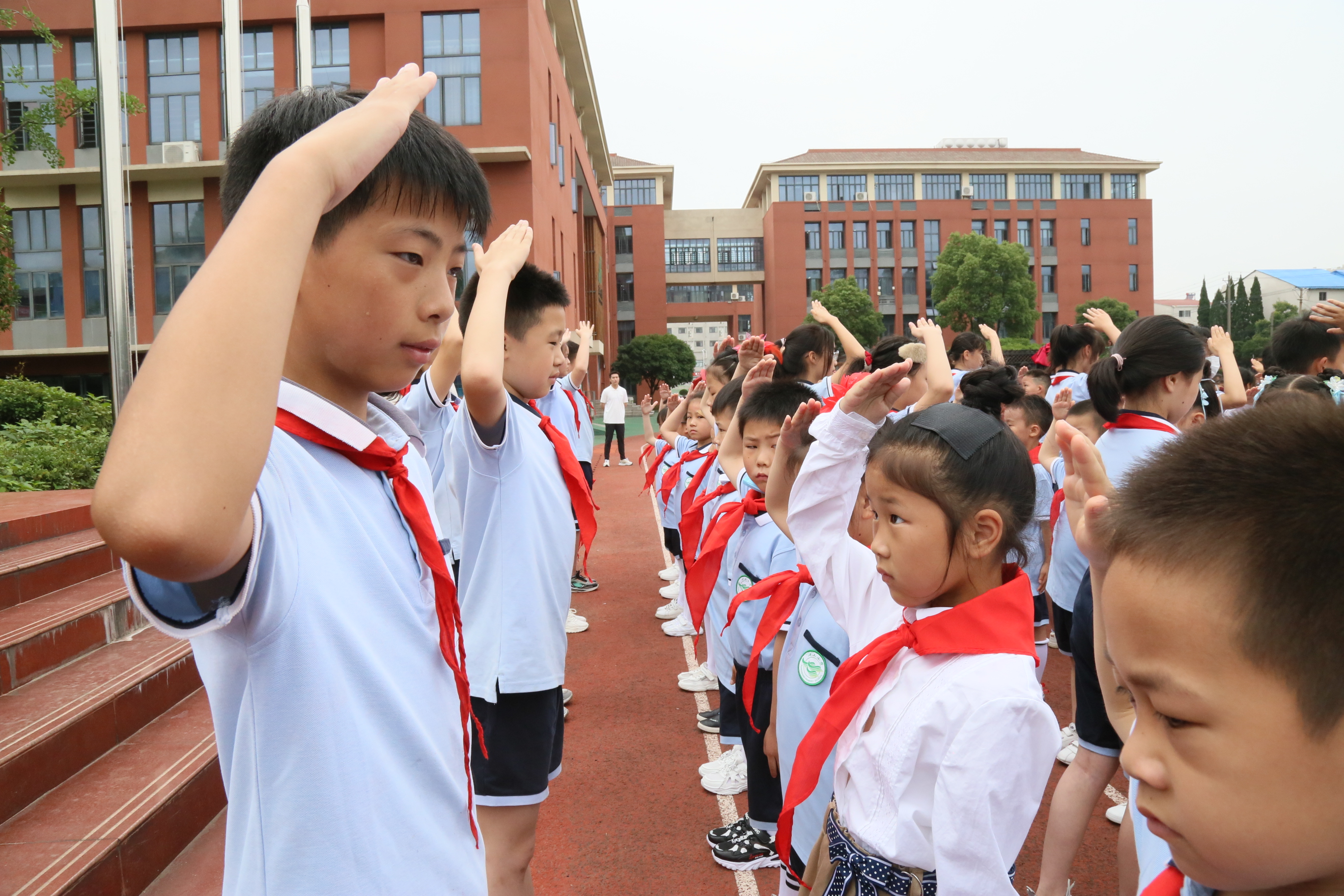 童心向党唱响未来洪山小学举办庆六一暨红领巾校园艺术节