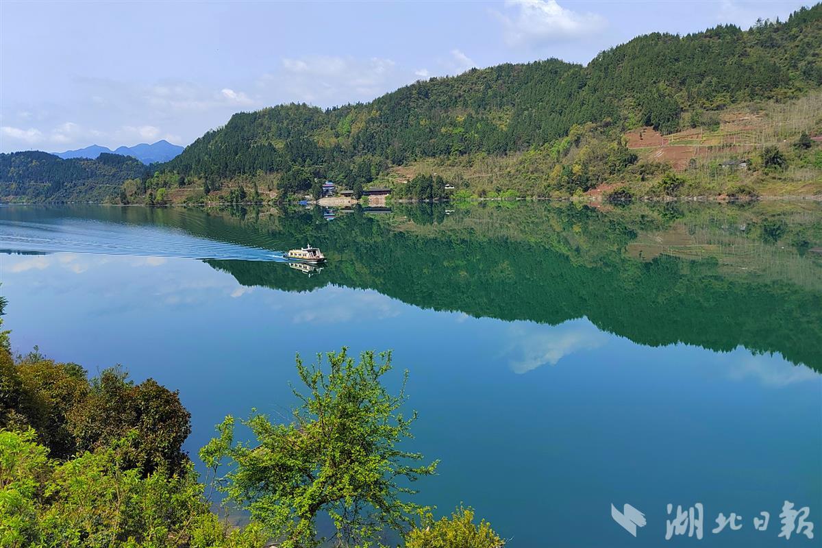 咸丰朝阳寺水库:春来湖水绿如蓝 - 湖北日报新闻客户端