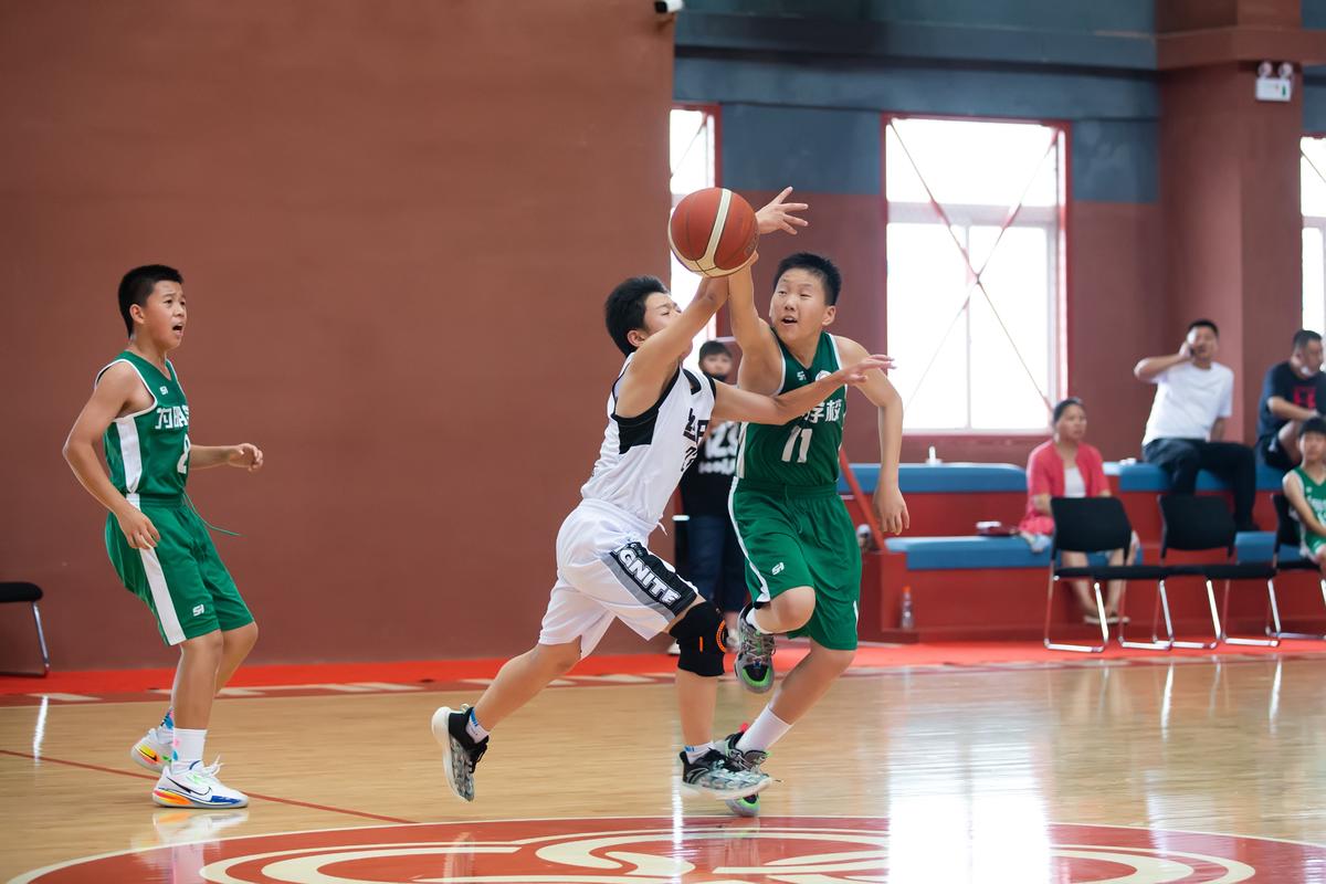 武汉小篮球赛落幕萌娃打球越来越是那个事