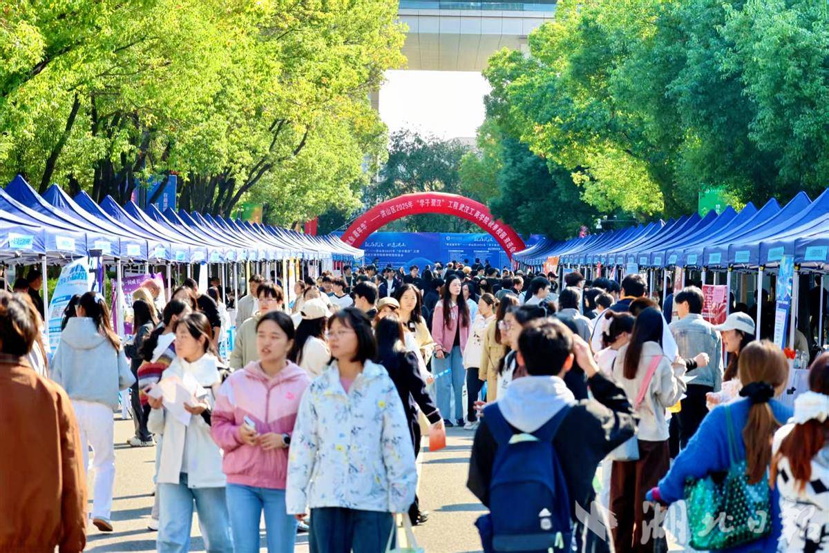 图为双选会现场  摄影：田凤高 (3).jpg