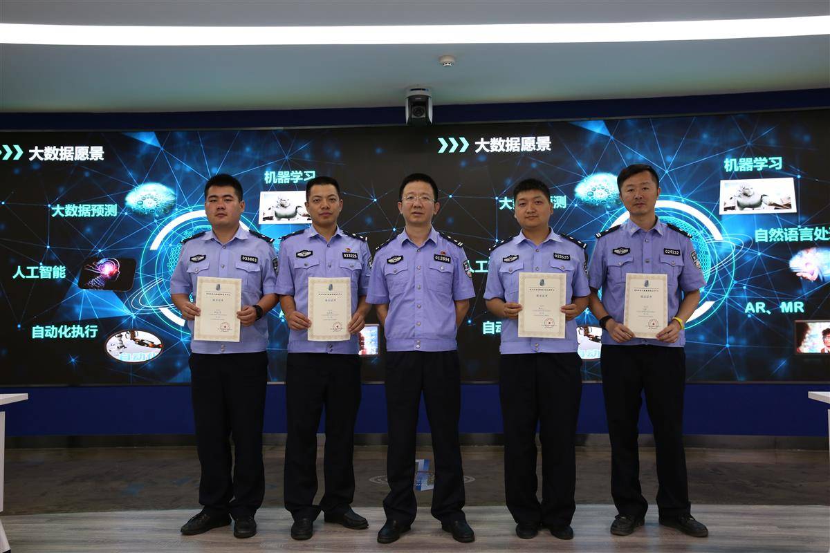 优秀数据分析师合影.JPG