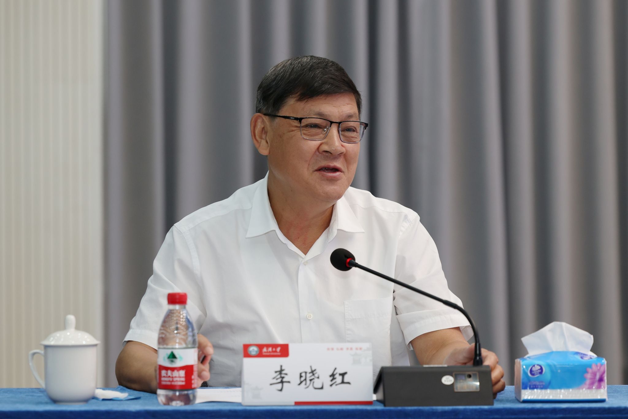 中国工程院党组书记,院长李晓红来校看望李德仁院士并与李德仁,刘经南