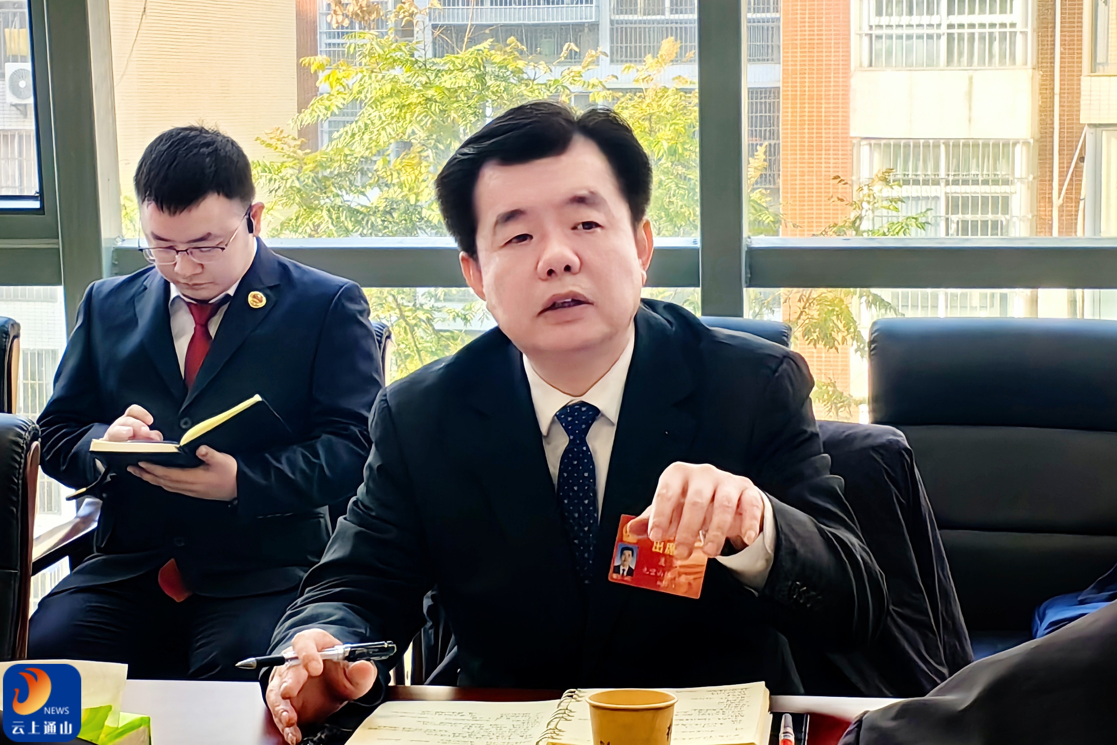 吴涛参加九宫山镇,九管会人大代表团审议