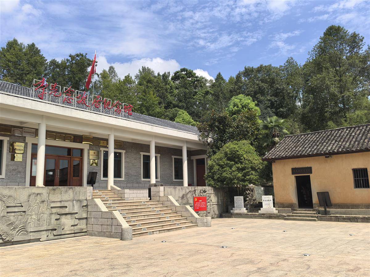 李先念故居纪念园内景。（记者周三春摄）.jpg