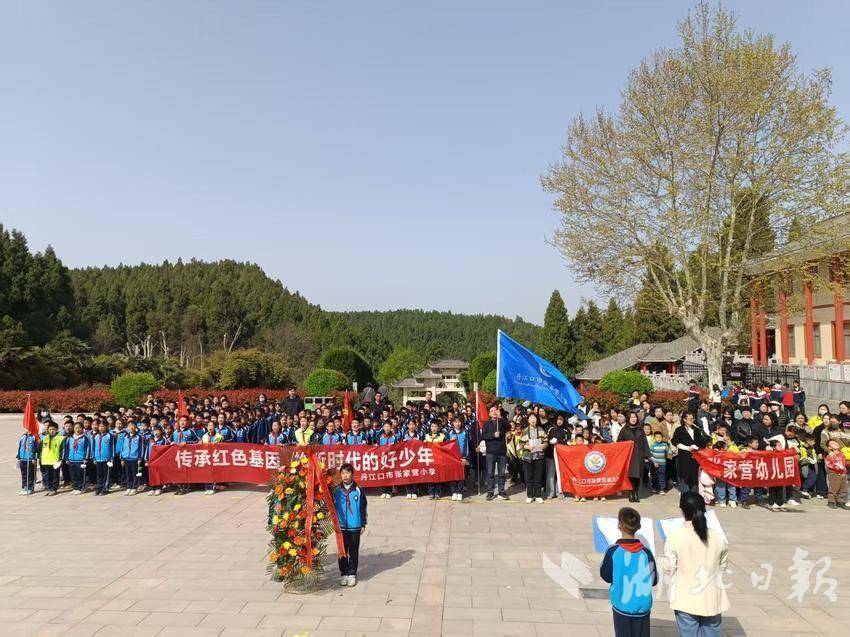 清明前夕，迎来清明祭扫热潮.docx