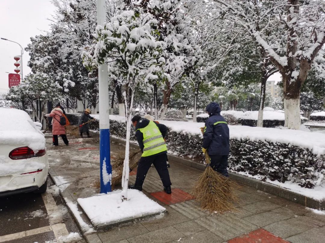 截至2月7日下午14时,全县交通部门累计出动应急保畅队伍5支90余人,出