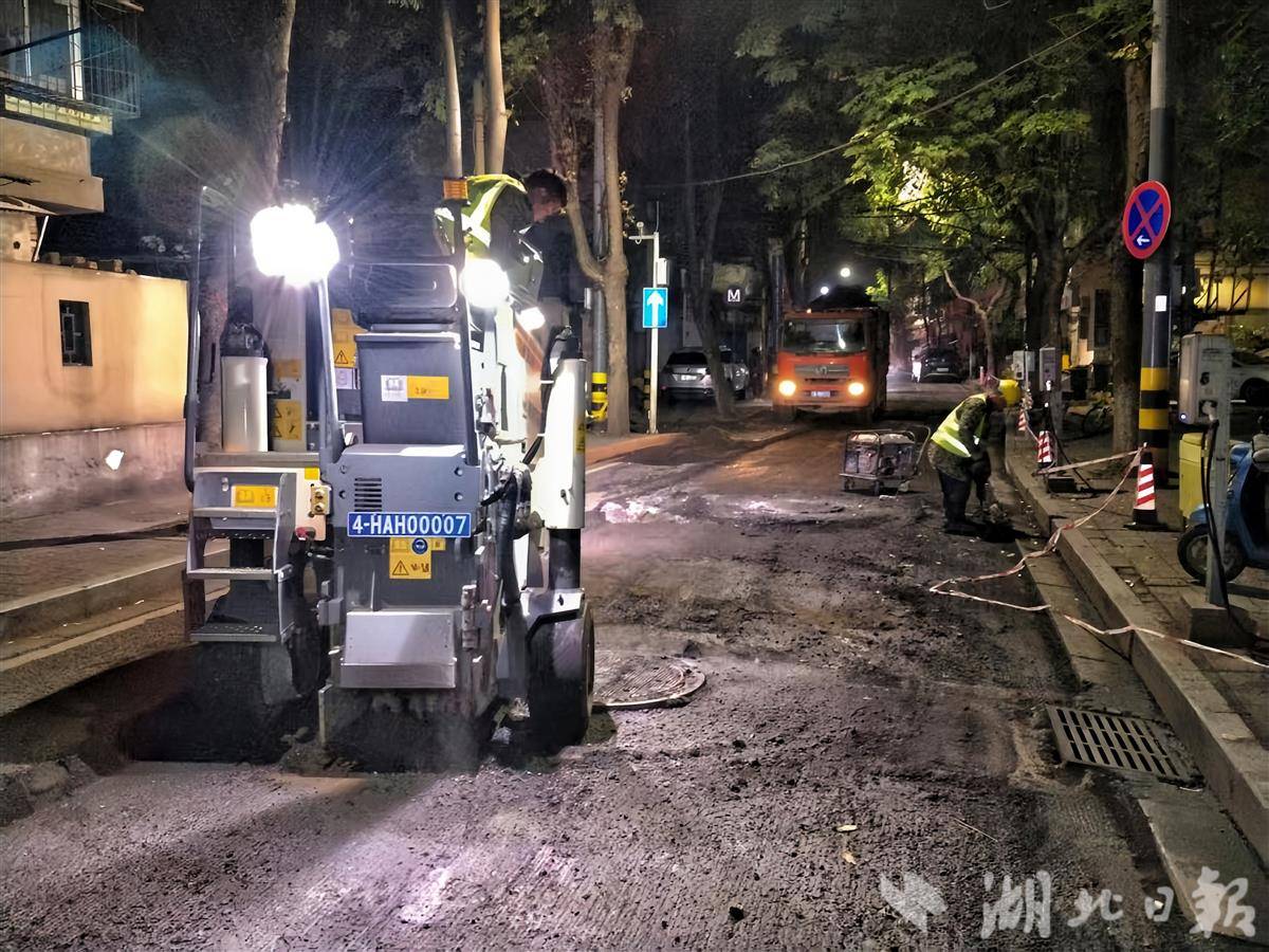 经过连日通宵作业，绿缘路全线焕然一新 (1).jpg