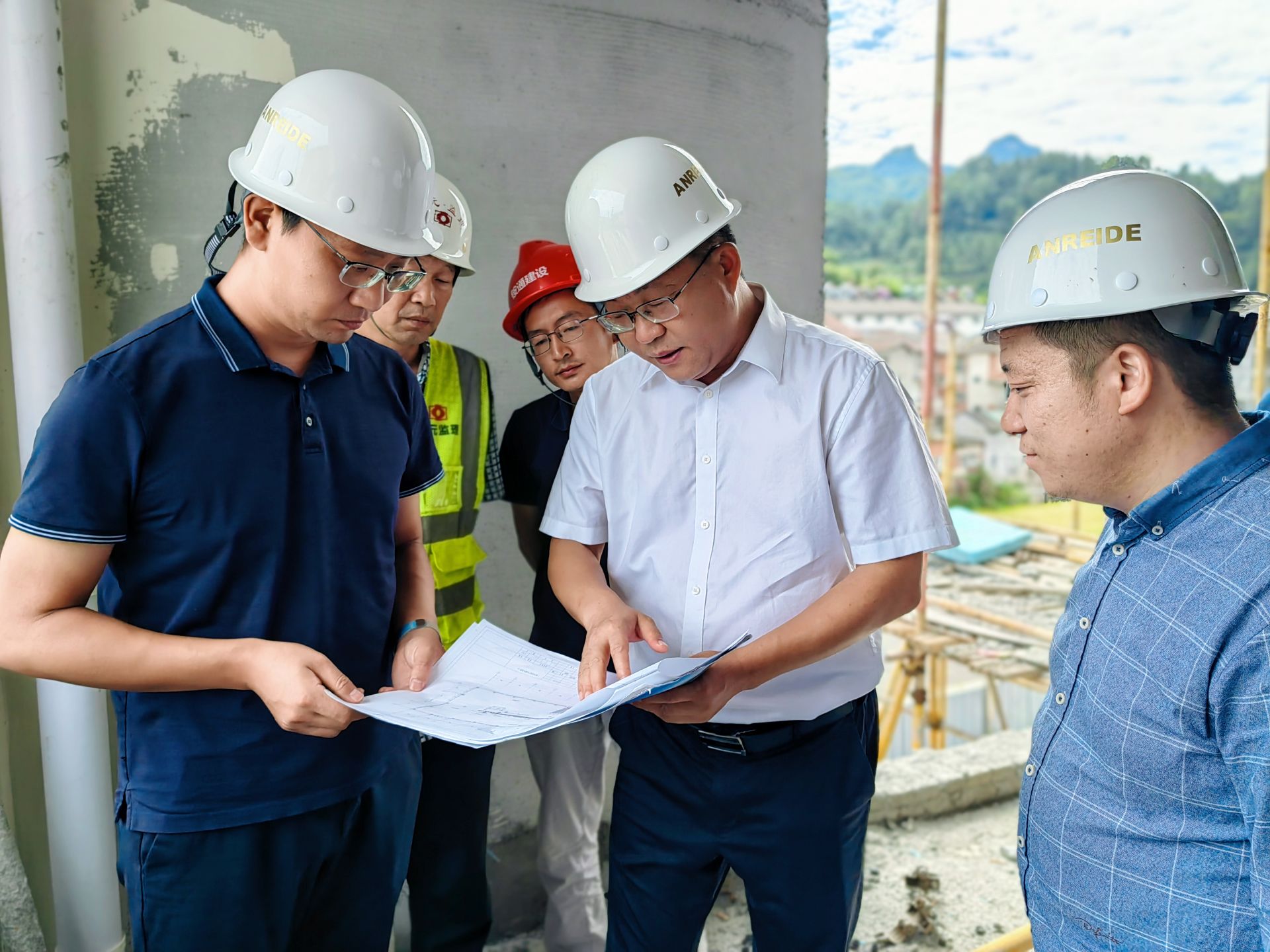 郑书香指出,下堡坪乡要立足区位优势和资源禀赋,发扬拼抢实精神,优化