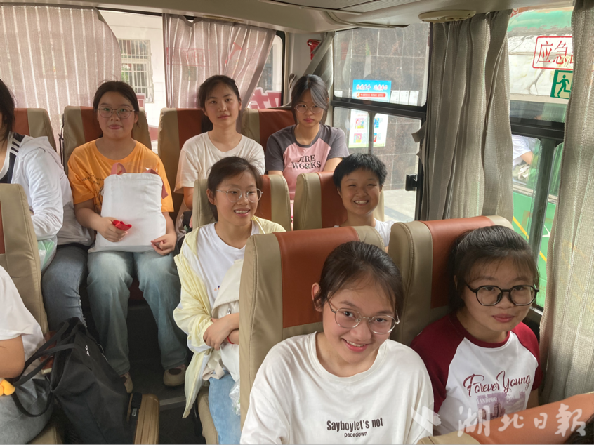 广水市陈巷镇中心中学:暖心送考路 助力中考行