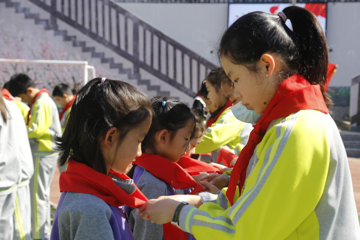 宜昌桃花岭小学举办喜迎二十大争做好队员建队日活动