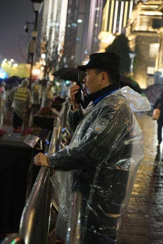 20260101 雨夜守跨年 藏蓝护祥和.docx