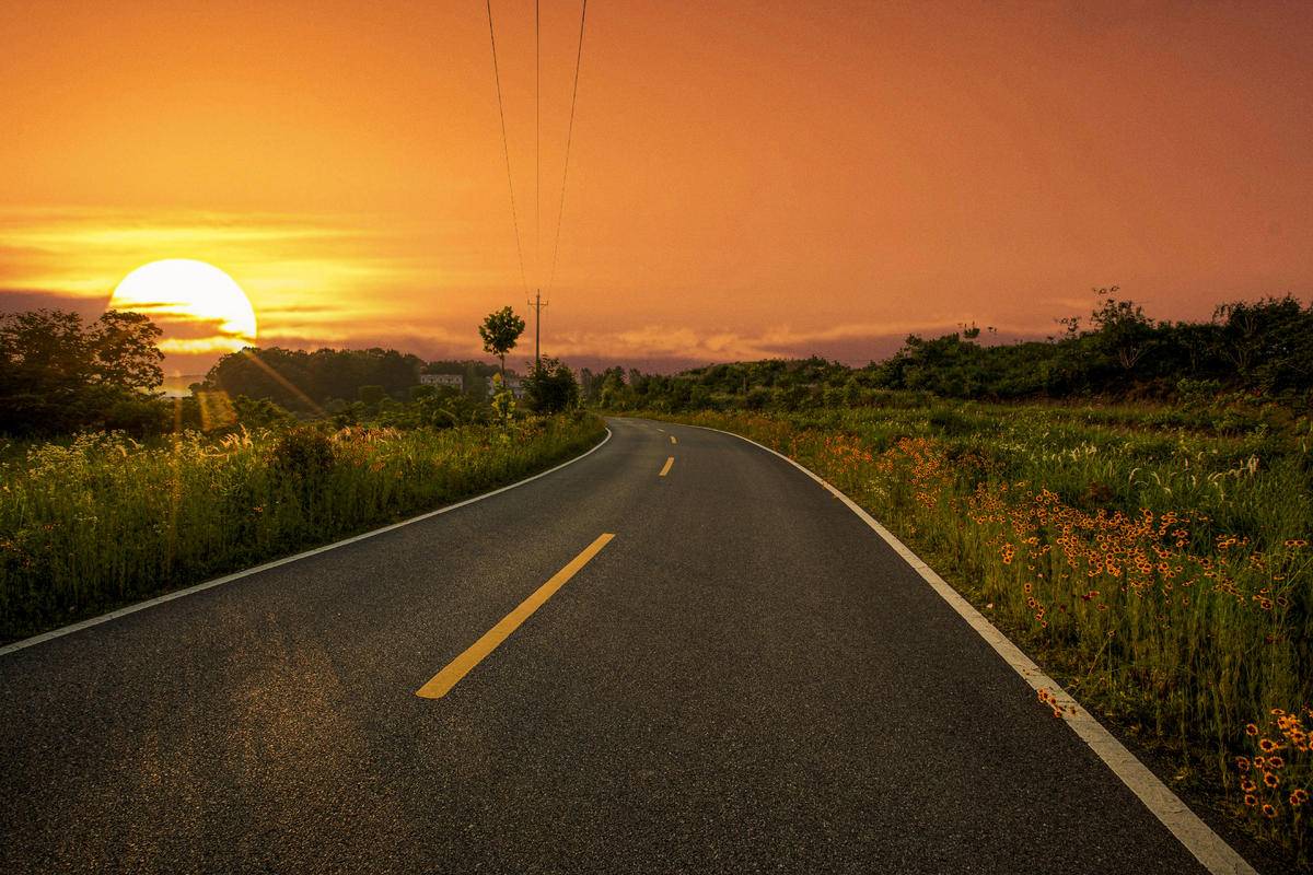 红路点亮红土地